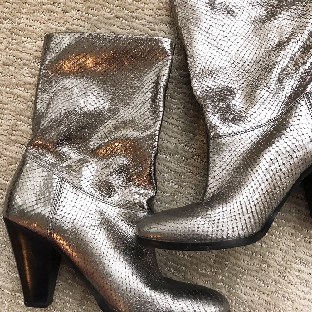 Michael Kors Divia Metallic Bootie- size 8